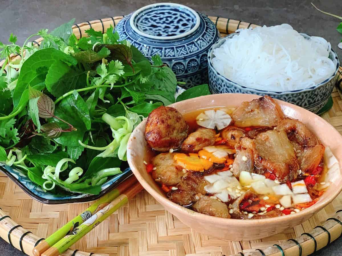 Top 20 Must-Try Dishes in Vietnam - Bún Chả 