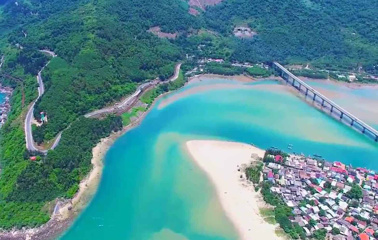 Hai Van Pass vs Ha Giang Loop: Lang Co Coastal Road