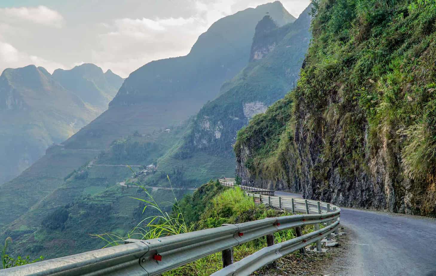 4 incredible mountain passes in Northern Vietnam for riding motorcycle