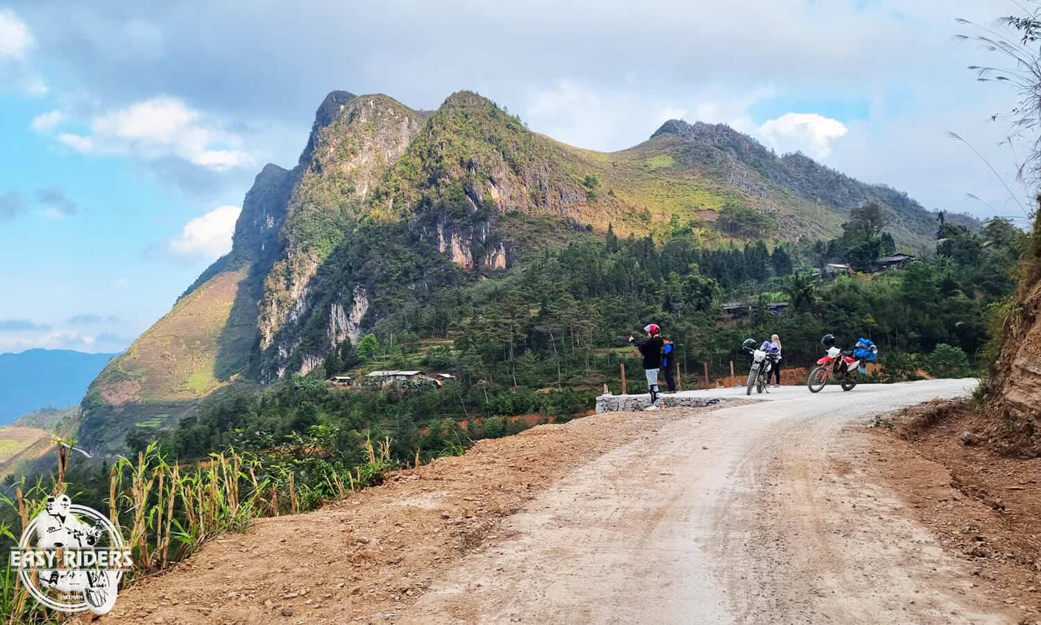 DAY 2: DONG VAN – DU GIA (140 KM – 5 HOURS RIDING)